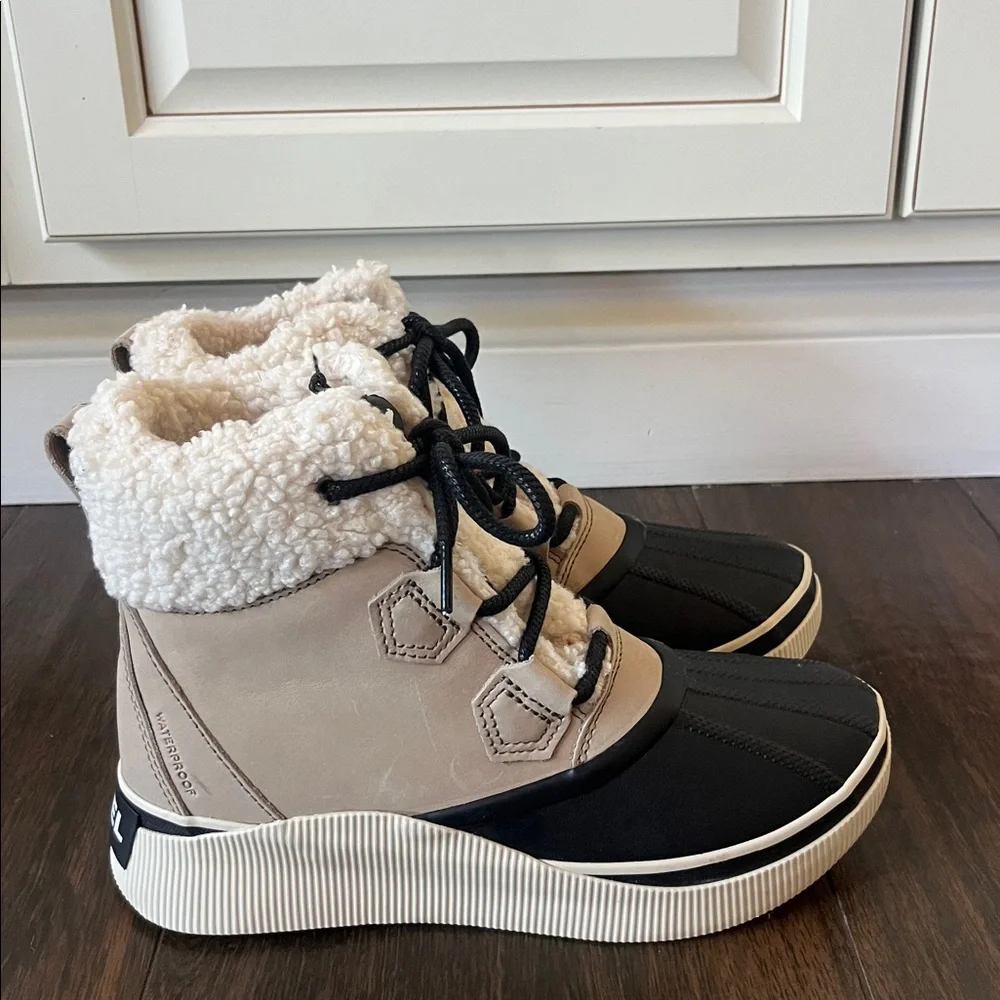 NWT OUT N ABOUT™ IV Chillz Women's Waterproof Boots